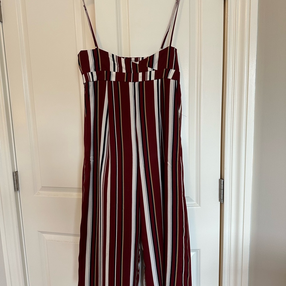 3/4 length stripe jumpsuit w/ side zipper and 2 pockets. Like new. Size M